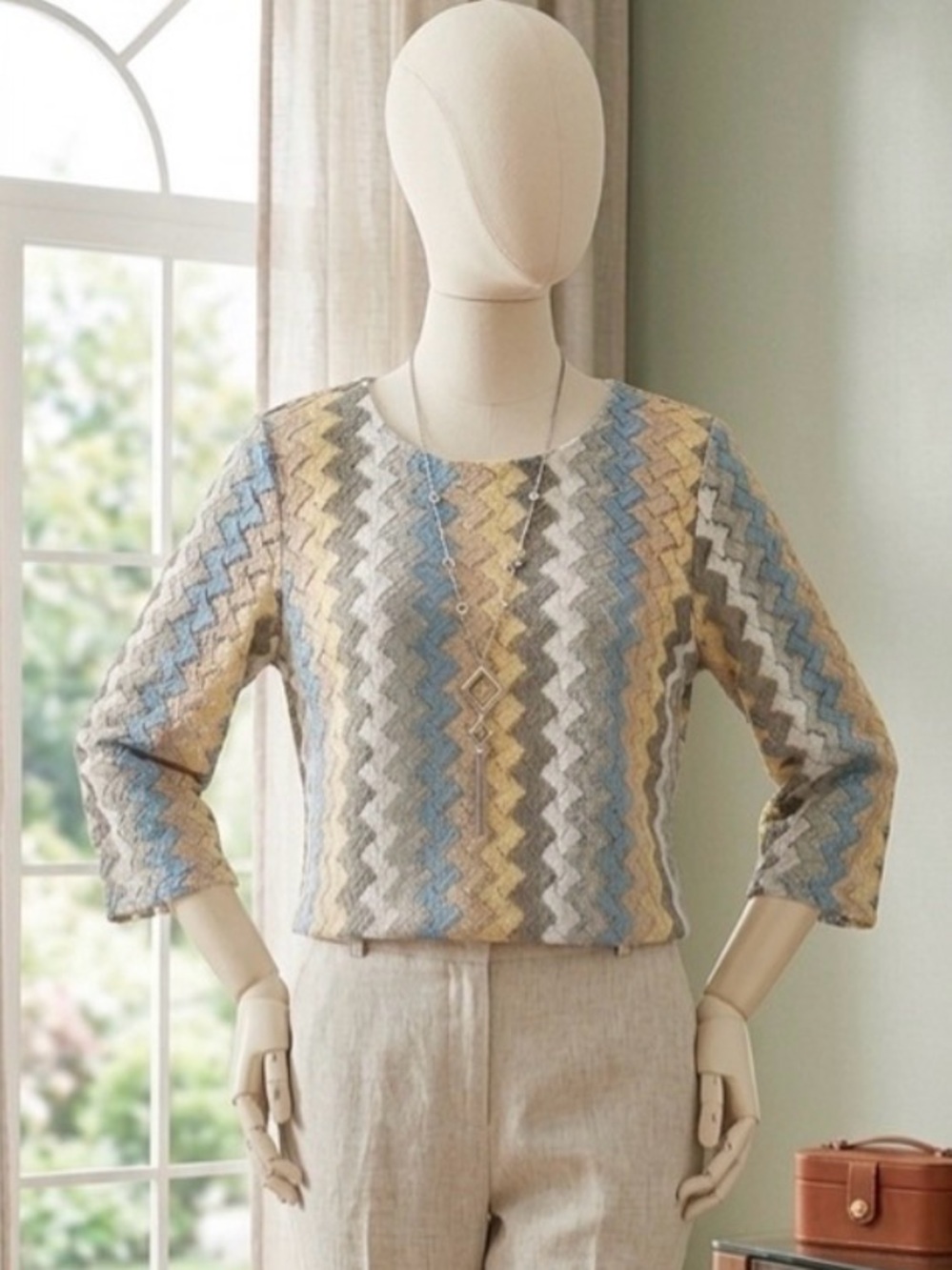 Alfred Dunner Chevron Lace Blouse With Necklace Size Small Petite